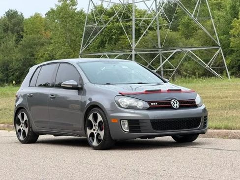 Used 2011 Volkswagen Golf 4-Door FWD image 3