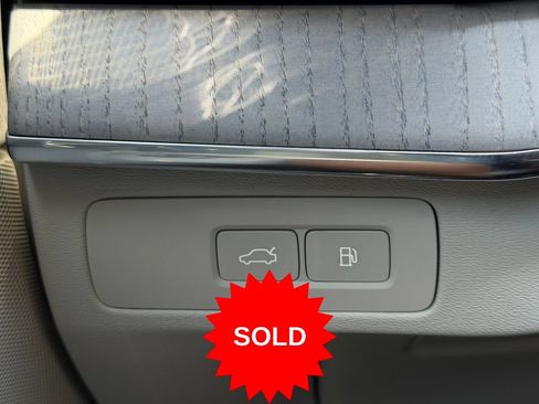 Certified 2025 Volvo XC90 T8 Plus AWD/4WD image 16