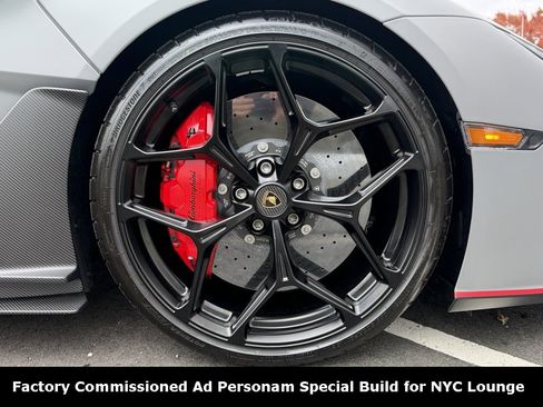 Used 2024 Lamborghini Revuelto image 36