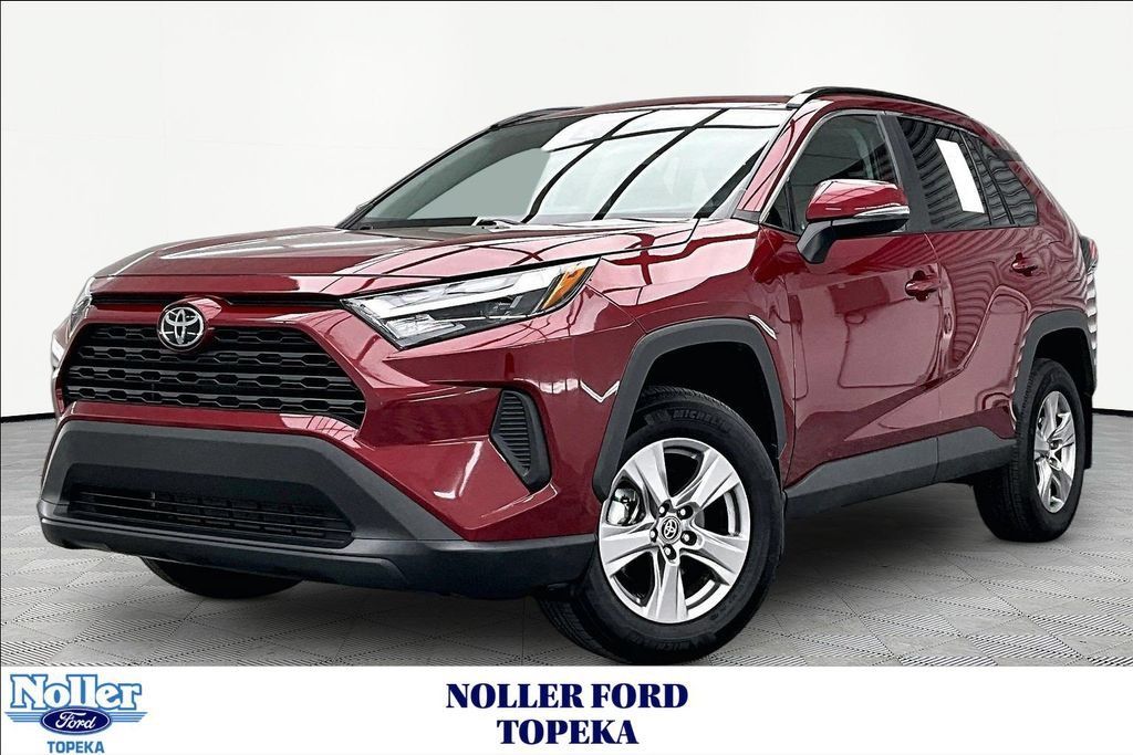 Used 2025 Toyota RAV4 XLE w/ Convenience Package FWD image 1