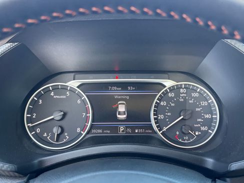 Used 2025 Nissan Sentra SR FWD image 13