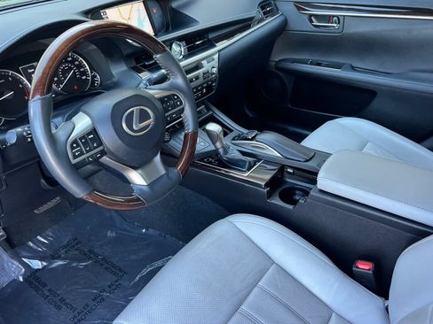 Used 2018 Lexus ES 350 w/ Luxury Package w/Wood Trim FWD image 11