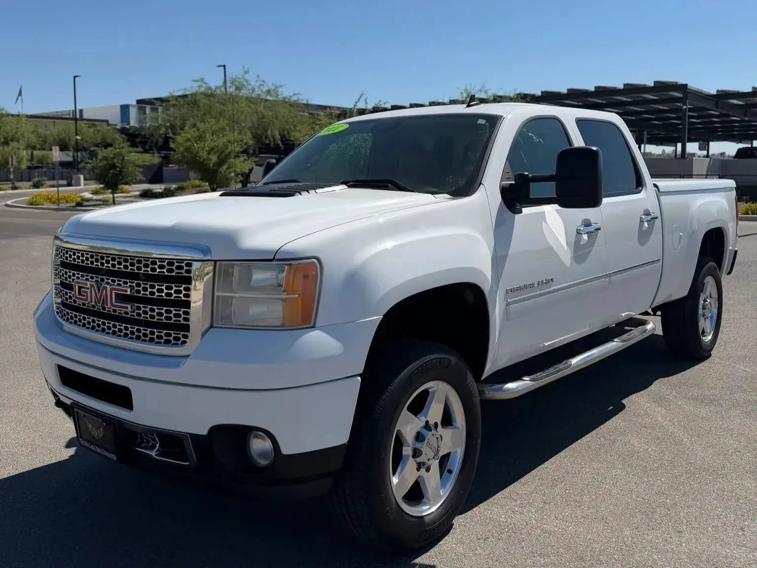 Used 2011 GMC Sierra 2500 Denali AWD/4WD image 2
