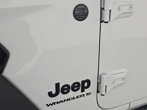 Used 2025 Jeep Wrangler Unlimited Sport AWD/4WD image 36