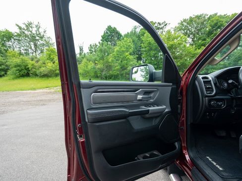 Used 2019 RAM 1500 Big Horn AWD/4WD image 10