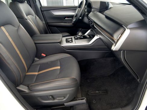 Certified 2024 MAZDA CX-90 Plug-In Hybrid w/ Premium Plus AWD/4WD image 32