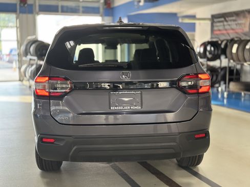 Used 2023 Honda Pilot LX image 6