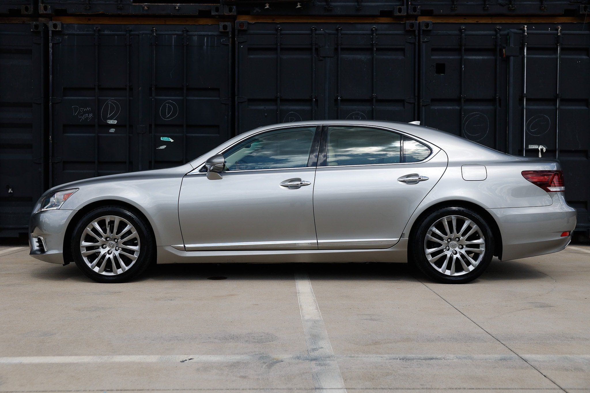 Used 2016 Lexus LS 460 w/ Comfort Package RWD image 4