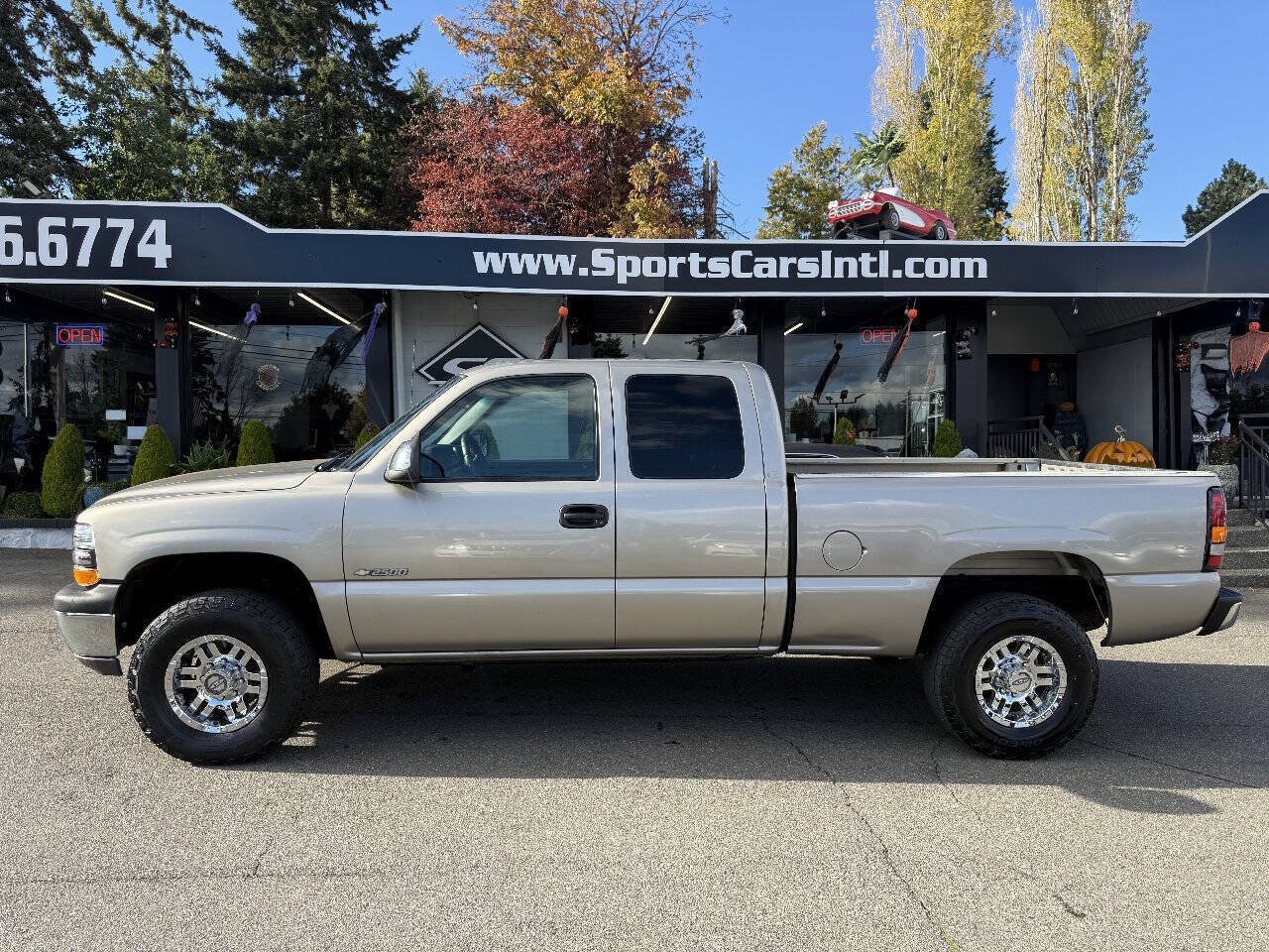 Used 2001 Chevrolet Silverado 2500 LS w/ Firm Ride Suspension Pkg AWD/4WD image 2