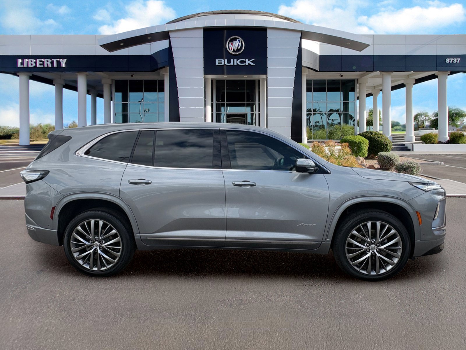 Used 2025 Buick Enclave Avenir w/ Super Cruise Package FWD image 2