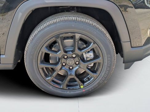 New 2026 Jeep Compass Latitude image 9