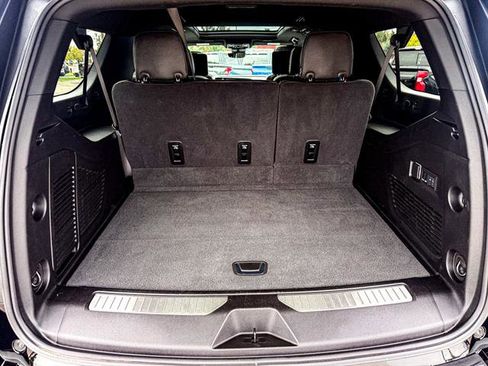 Used 2025 Chevrolet Suburban High Country image 41