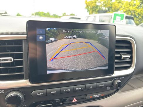 Used 2025 Hyundai Venue SEL FWD image 22