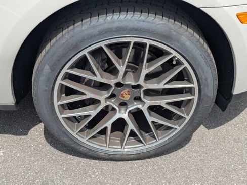 Used 2020 Porsche Macan AWD/4WD image 11