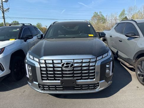 Used 2024 Hyundai Palisade Calligraphy image 3