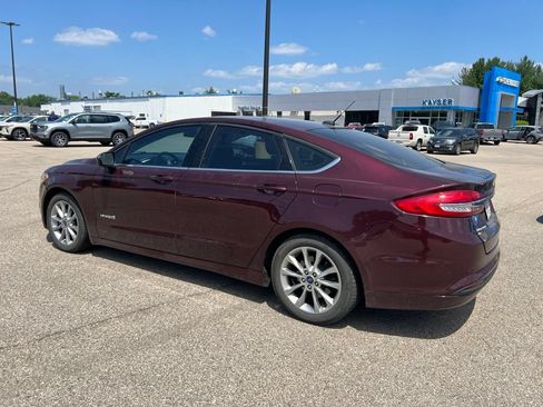 Used 2017 Ford Fusion SE FWD image 6