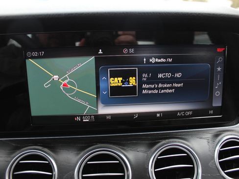 Used 2017 Mercedes-Benz E 300 E 300 4MATIC AWD 4dr Sedan image 15