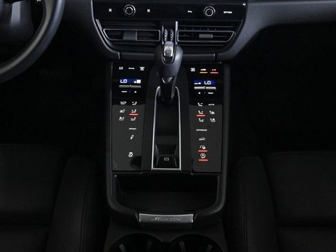 Used 2022 Porsche Macan S image 16