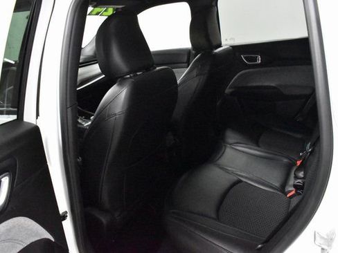 Used 2024 Jeep Compass Latitude image 16