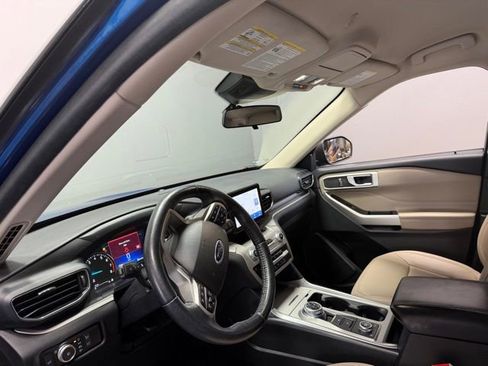 Used 2022 Ford Explorer XLT w/ Equipment Group 202A AWD/4WD image 16