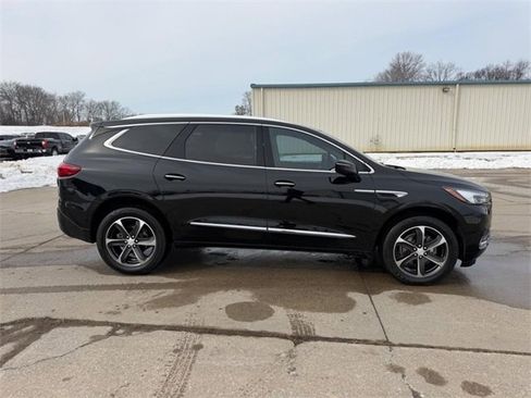Used 2020 Buick Enclave Essence w/ Sport Touring Edition image 2