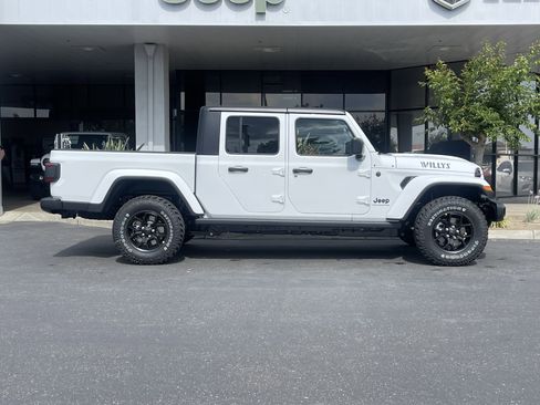 New 2026 Jeep Gladiator Sport AWD/4WD image 4