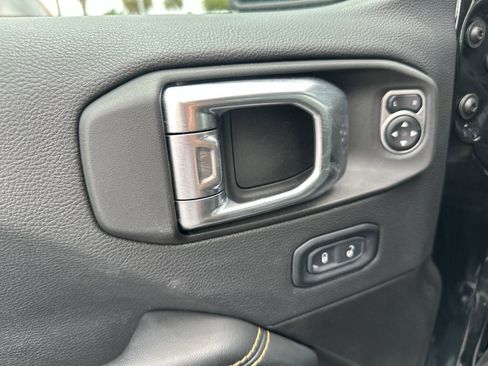 Used 2025 Jeep Wrangler Unlimited Sahara AWD/4WD image 15