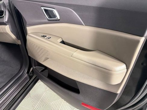 Used 2025 Kia Carnival EX FWD image 36