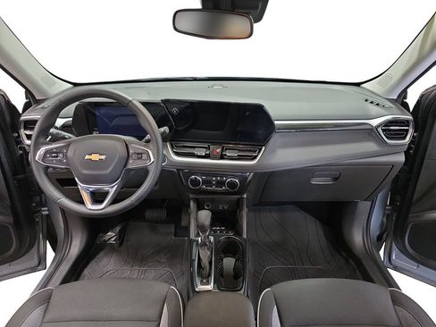 Used 2024 Chevrolet TrailBlazer LT w/ Convenience Package AWD/4WD image 9