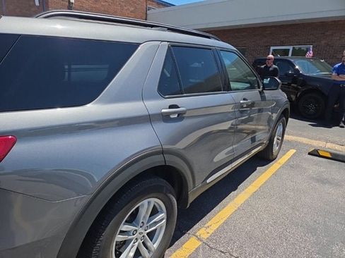 Used 2021 Ford Explorer XLT w/ Equipment Group 202A AWD/4WD image 3