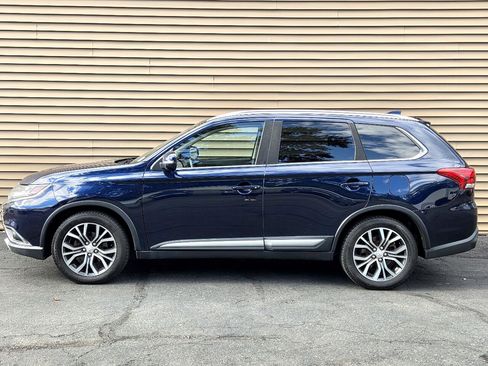 Used 2017 Mitsubishi Outlander SEL image 2