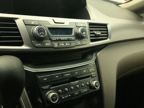 Used 2012 Honda Odyssey EX-L image 17