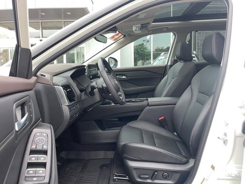 Used 2023 Nissan Rogue SL w/ SL Premium Package image 10