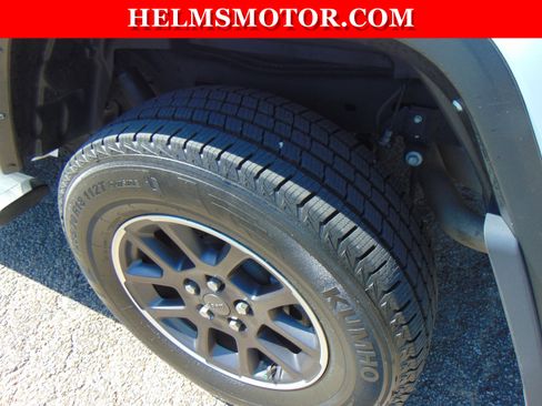 Used 2023 Jeep Gladiator Overland AWD/4WD image 18