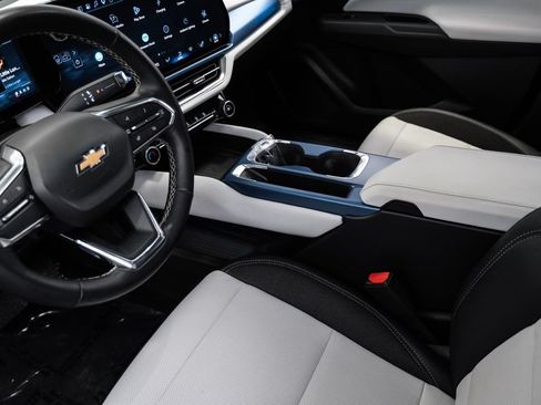 Used 2025 Chevrolet Equinox EV LT w/ Convenience Package FWD image 22