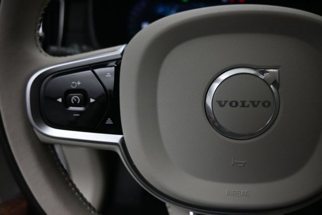 Certified 2026 Volvo XC90 B6 Ultra w/ Protection Package Premier AWD/4WD image 15