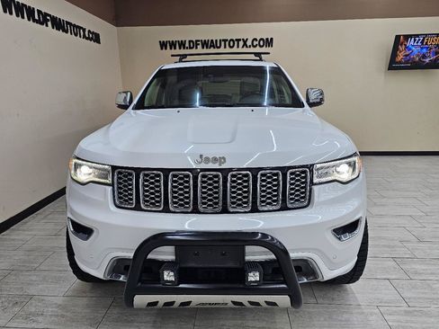 Used 2018 Jeep Grand Cherokee Overland RWD image 3