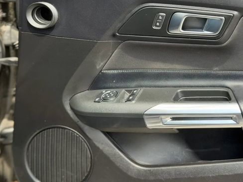 Used 2019 Ford Mustang Coupe image 10