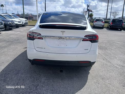 Used 2016 Tesla Model X 75D image 5
