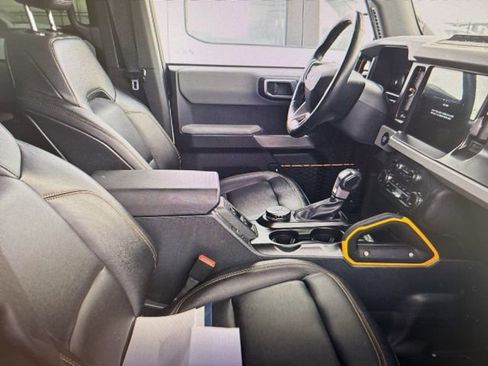 Used 2023 Ford Bronco Badlands image 11