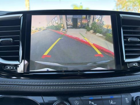 Used 2024 Chrysler Pacifica Touring FWD image 28