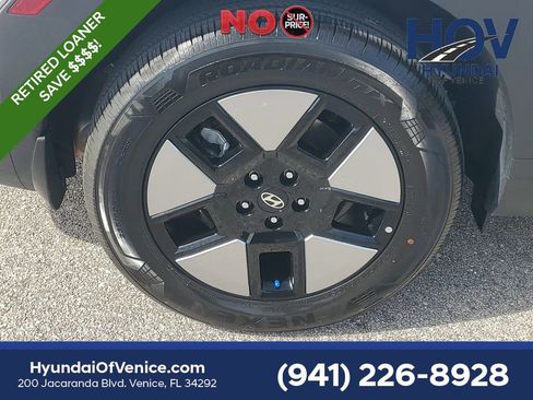 Used 2026 Hyundai Santa Fe SEL FWD image 9
