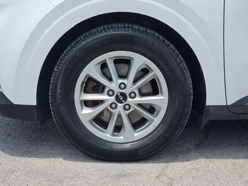 Used 2022 Kia Carnival LX FWD image 10