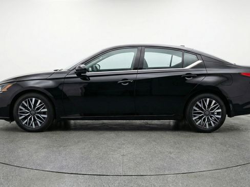 Used 2025 Nissan Altima 2.5 SV FWD image 5