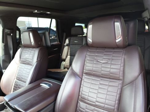 Used 2021 Cadillac Escalade Premium Luxury Platinum w/ Heavy-Duty Trailer Package AWD/4WD image 19