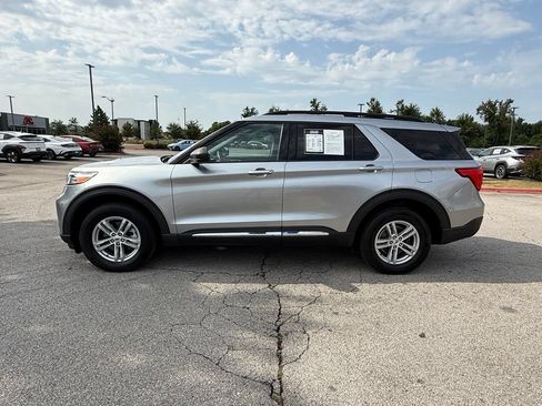 Used 2024 Ford Explorer XLT w/ Equipment Group 202A AWD/4WD image 4