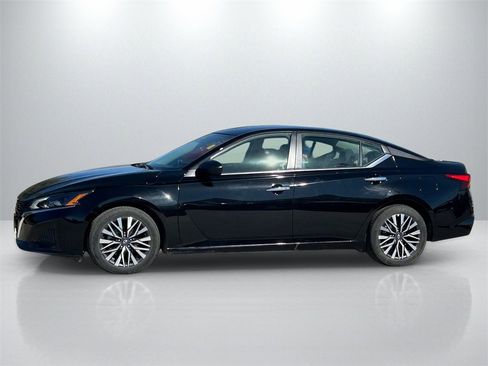 Used 2025 Nissan Altima 2.5 SV image 8