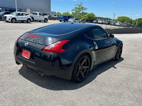 Used 2017 Nissan 370Z Touring RWD image 3