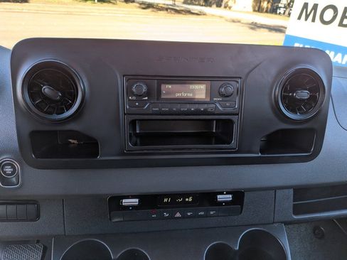 Used 2019 Mercedes-Benz Sprinter 144 image 21