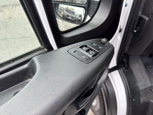 Used 2025 RAM ProMaster 2500 w/ Convenience Group FWD image 16